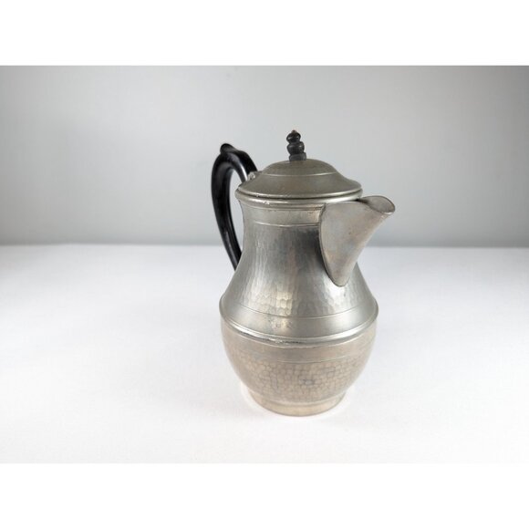 1930s Hammered Pewter lidded jug, vintage metal decorative arts and crafts hot - Picture 5 of 10